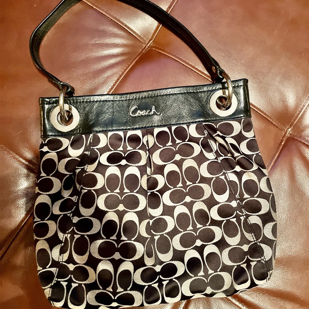 Coach purse. EUC 🚭🚫🐱